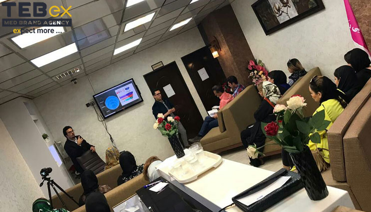 dental-clinics دکتر یگانه و مهندس یگانه در حال کنفرانس